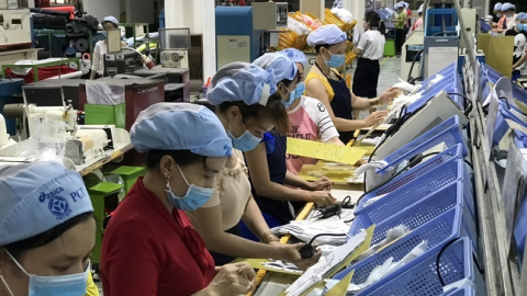 Tạm đình chỉ hoạt động công ty 70.000 công nhân vì lo ngại nguy cơ Covid-19
