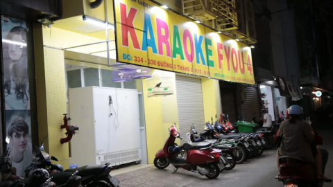 Karaoke, vũ trường, spa ở TP.HCM được mở cửa trở lại