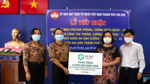 Van Phuc Group tặng hệ thống xét nghiệm Covid-19