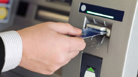 Cục Cạnh tranh yêu cầu 4 ngân hàng báo cáo việc tăng phí rút tiền ATM