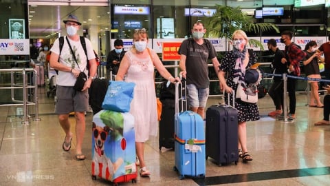 ‘Mở cửa du lịch không chỉ là đứng dậy thật nhanh’