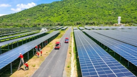 Nhiên liệu hóa thạch ‘hết thời’, năng lượng sạch ‘lên ngôi’