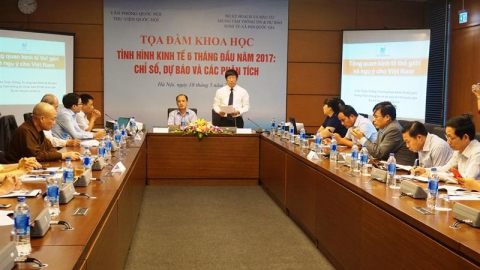 “Tăng trưởng GDP năm 2017 khó đạt mục tiêu 6,7%”