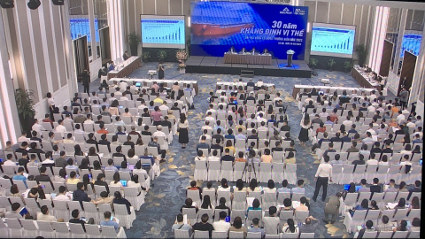 Mâu thuẫn giữa lãnh đạo và cổ đông thua lỗ vì 'ôm' cổ phiếu Hòa Phát
