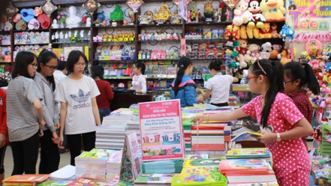 Sôi động thị trường đồ dùng học tập trước năm học mới