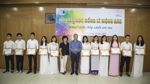Trao tặng hơn 1,5 tỷ đồng học bổng Lê Mộng Đào