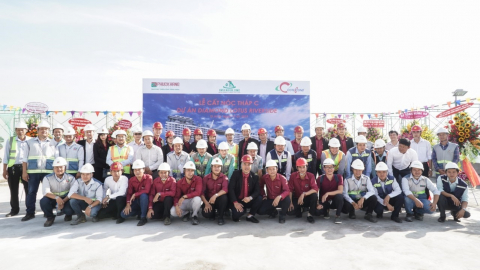Cất nóc tháp căn hộ cuối cùng của Diamond Lotus Riverside