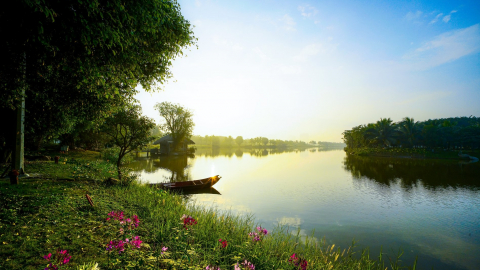 Mẹ và dòng sông Chùa tuổi nhỏ