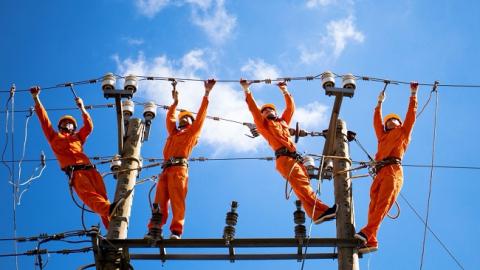 Số doanh nghiệp ngành điện, nước, gas sáu tháng 2020 tăng đột biến 135%