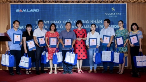 Samland bàn giao sổ hồng cho cư dân Samsora Riverside