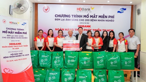 Hơn 200 người nghèo tìm lại ánh sáng