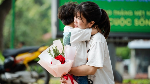 Thông điệp gửi mẹ qua chiếc chong chóng tuổi thơ