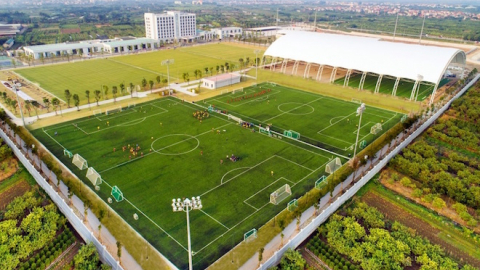 Vingroup hướng đến bóng đá nhà nghề, chiêu mộ Ryan Giggs và Paul Scholes
