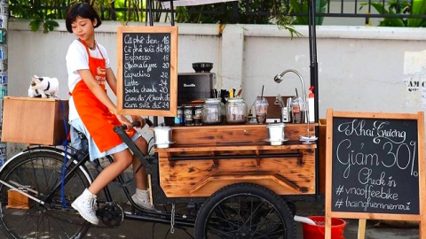 'Cuộc cách mạng một cọng rơm' của chàng thanh niên nghiện cà phê