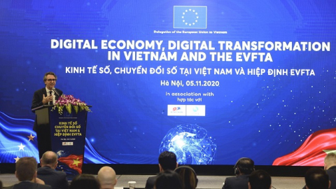 Đề phòng nguy cơ rơi vào ‘vùng trũng’ công nghệ