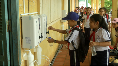 Novaland tặng máy lọc nước sạch cho 20.000 học sinh, giáo viên tại Bến Tre
