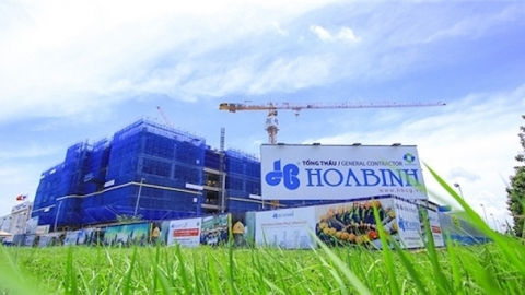 Ráo riết đòi nợ, Xây dựng Hòa Bình lại báo lãi