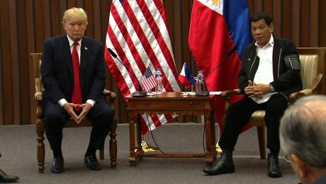 Tổng thống Trump lại phàn nàn về thâm hụt thương mại với Tổng thống Philippines Duterte