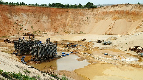 Lo nguy cơ ô nhiễm phóng xạ trong khai thác titan