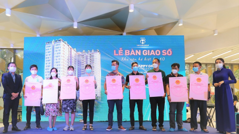 Cư dân Happy One - Phú Hòa nhận bàn giao sổ hồng