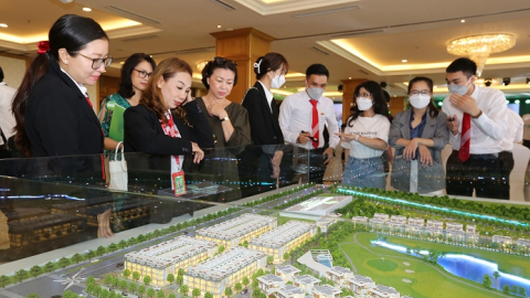 Hàng trăm khách hàng tham dự lễ công bố dự án Làng sinh thái golf Green Center