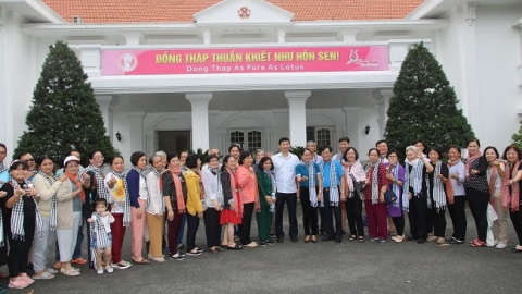 Ngẫm về câu đối trong Cà phê Chủ tịch