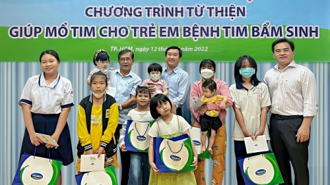 Vinamilk tiếp tục hỗ trợ phẫu thuật tim và mắt cho trẻ em khó khăn