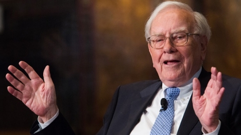 Trong ví của tỷ phú Warren Buffett có gì?