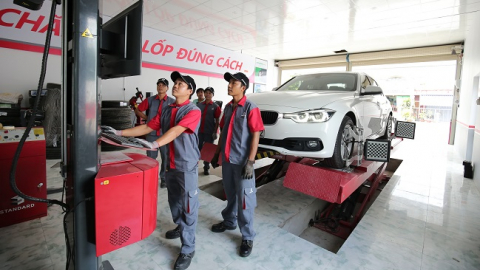 Bridgestone cán mốc 50 trung tâm dịch vụ lốp xe du lịch