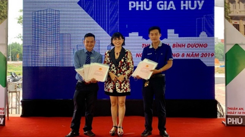 Phú Hồng Thịnh bàn giao 329 sổ đỏ cho khách hàng dự án Phú Gia Huy