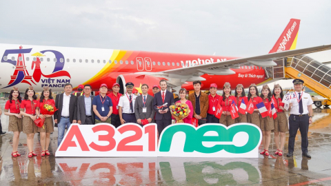 Vietjet nhận tàu bay mới mang biểu tượng 50 năm quan hệ Việt – Pháp