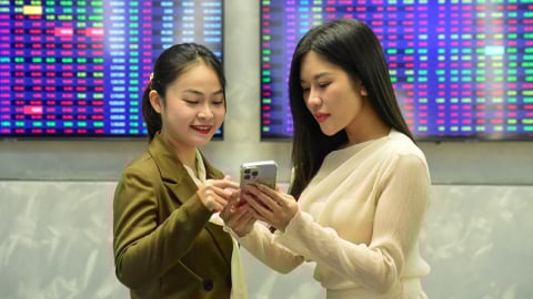 Rủi ro đã ngấm giá, chứng khoán có hấp dẫn?