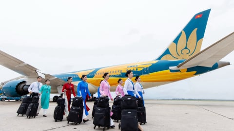 Tái hiện đồng phục tiếp viên Vietnam Airlines 30 năm qua