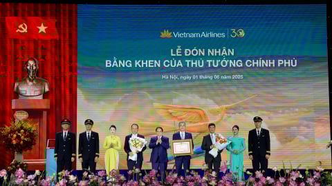 30 năm bay cao, Vietnam Airlines nhận bằng khen của Thủ tướng