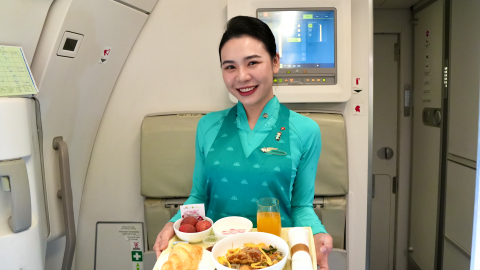 Vải trứng Hưng Yên vào thực đơn Vietnam Airlines