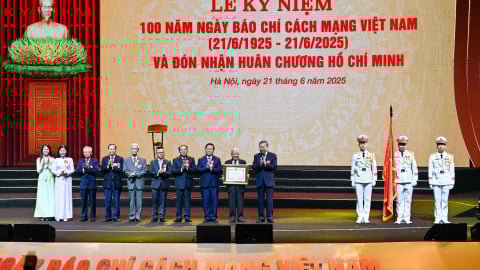 Báo chí cách mạng Việt Nam đón nhận Huân chương Hồ Chí Minh