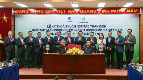 Petrovietnam song hành VIMC phát triển kinh tế biển