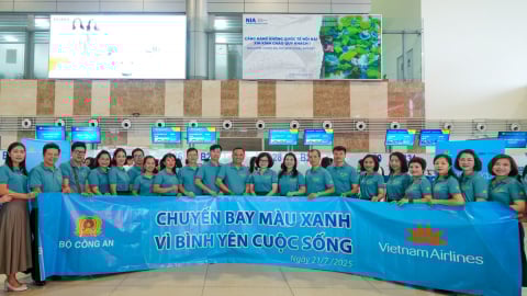 Chuyến bay màu xanh: Vietnam Airlines cùng Bộ Công an lan tỏa thông điệp yêu thương
