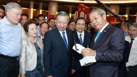 Vươn mình bằng chiều sâu văn hóa