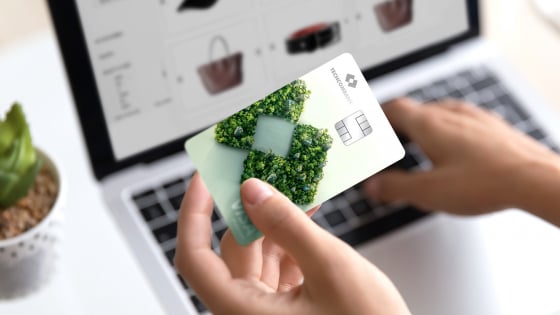Bộ đôi thẻ xanh ‘theo dõi’ dấu chân carbon đầu tiên tại Việt Nam