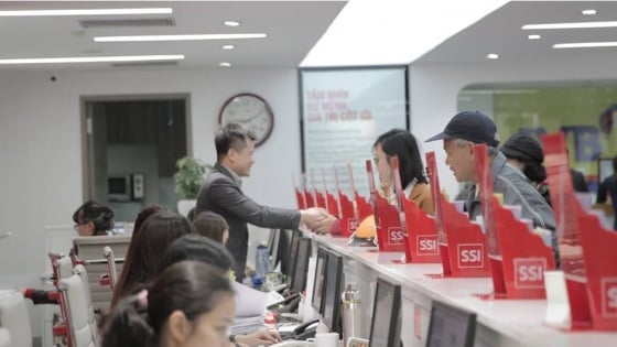 'Cuộc chiến' môi giới chứng khoán ngày càng khốc liệt
