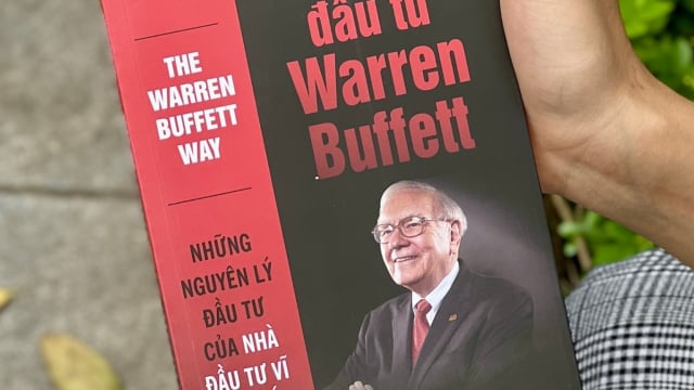 Phương pháp đầu tư Warren Buffett: Chiến lược giá trị cho nhà quản trị