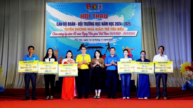 Nam A Bank chung tay vun trồng cây xanh và tri ân nhà giáo Việt Nam