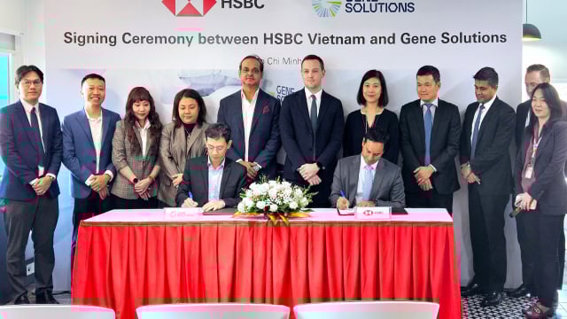 Chuyện ngân hàng ngoại tiếp bước doanh nghiệp Việt