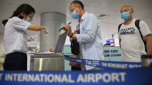 Vietnam halts issue of visas to foreign visitors to fight coronavirus