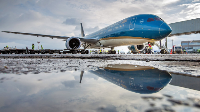 Vietnam Airlines bumps into stiff competition