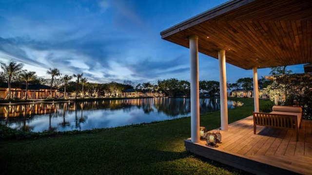 Hotel magnate Adrian Zecha shakes hands with Novaland to open resort in Can Tho