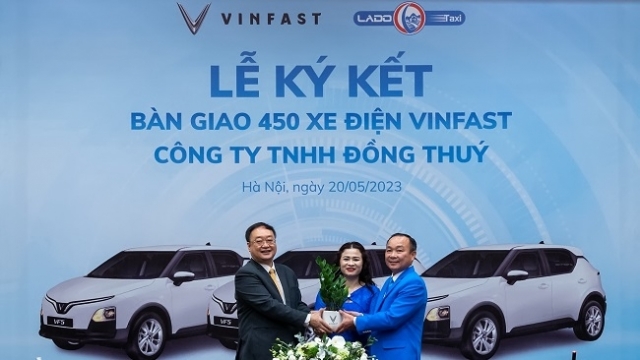 Lado Taxi mua thêm 300 xe VinFast VF 5 Plus