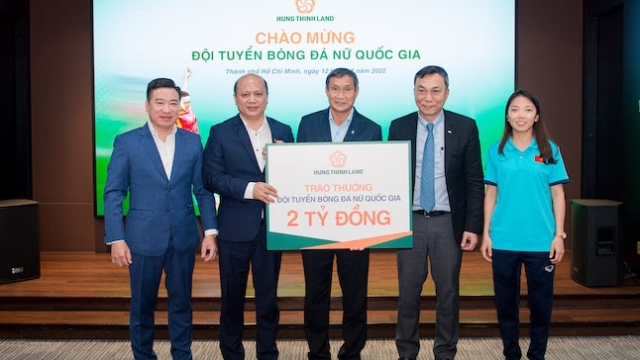 Hưng Thịnh Land trao thưởng 2 tỷ đồng cho đội tuyển bóng đá nữ