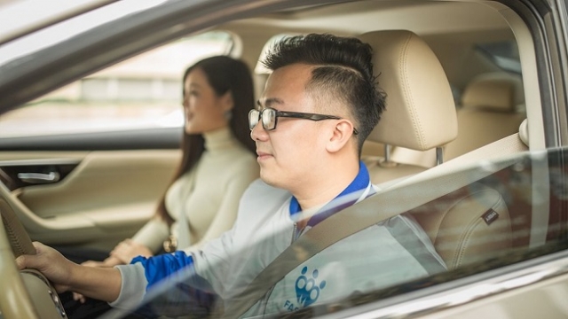 Dừng thí điểm taxi công nghệ: Grab, FastGo toan tính gì?